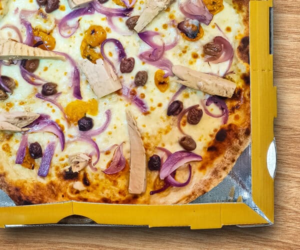 Giallo Tuna Pizza a domicilio sempre in tempo, o è gratis!